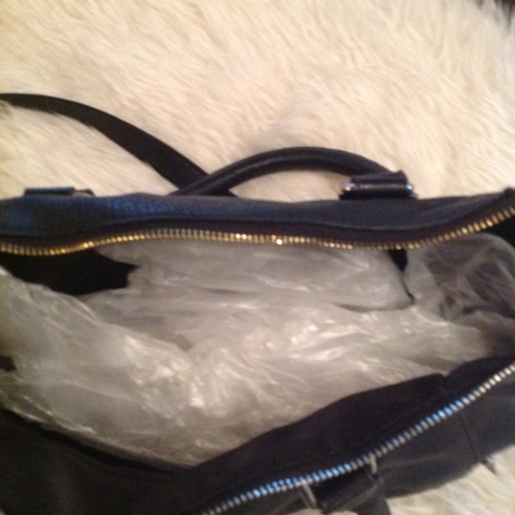 NEW! BCBG generation spiked hobo shoulder bag - Picture 3 of 5
